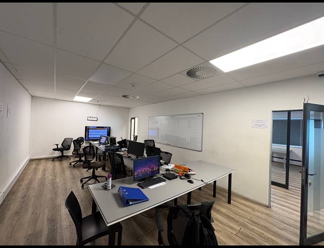 166M² OFFICE TO LET IN FORESHORE